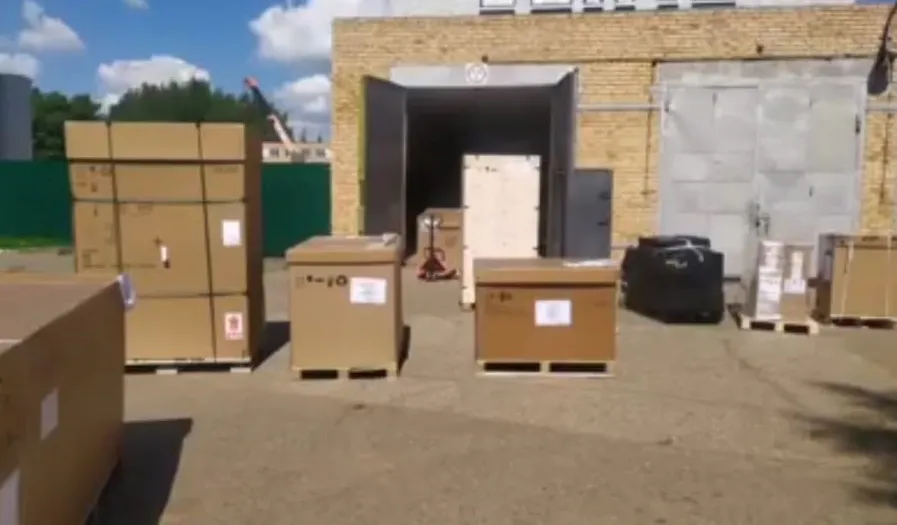 2 тонны, 25 коробок: в НЦРМБ привезли новое оборудование – ангиограф