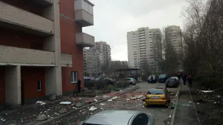В Петербурге в одном из многоэтажных жилых домов прогремел взрыв