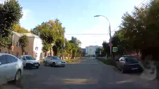 Видео: в центре Рязани водитель чудом избежал лобового столкновения