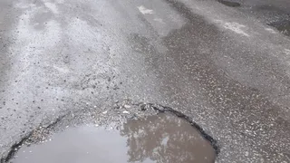 В центре Рязани на тротуаре появились опасные ямы