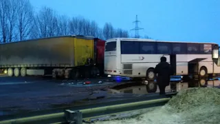 Есть пострадавшие: в Михайловском районе столкнулись рейсовый автобус и фура