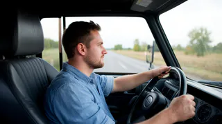 Дальнобойщик рассказал по секрету: почему некоторые водители фур идут на обгон, даже если не успевают