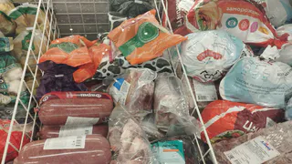 Микробы и антибиотики: Роскачество назвало худшие бренды куриного филе — не вздумайте покупать 