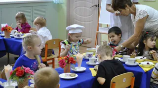 Грязная посуда: три сараевских детсада кормили воспитанников с нарушениями