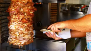 В Брянском районе произошло массовое отравление шаурмой