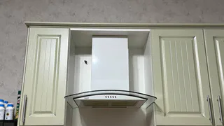 Почему продвинутые хозяйки давно отказались от вытяжки на кухне: есть более эстетичный и удобный вариант
