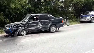 В Рязани столкнулись ВАЗ-2115 и джип. Видео с места происшествия