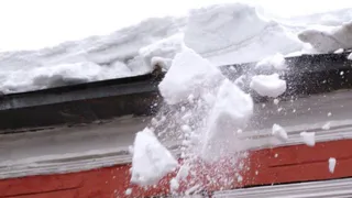 Прокуратура области завершила проверку по факту падения наледи на женщину