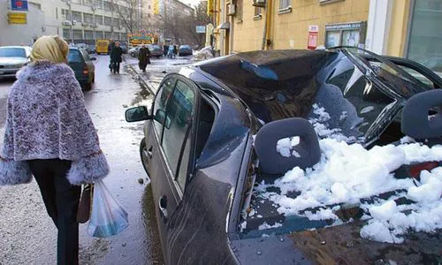 Нижнекамским водителям напомнили о падающих сосульках