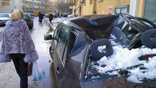Нижнекамским водителям напомнили о падающих сосульках