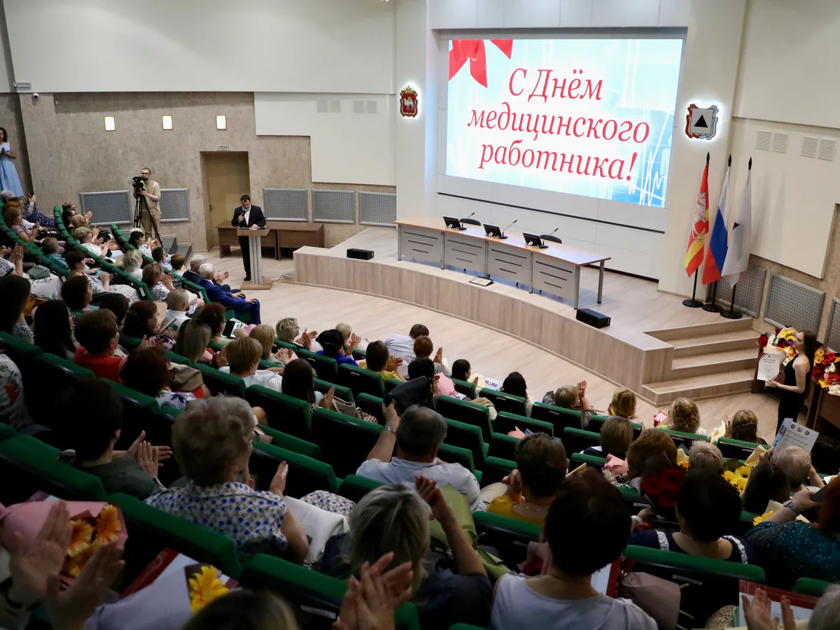 В Магнитогорске вручили награды лучшим медицинским работникам