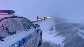 На восьми дорогах Челябинской области остановилось движение