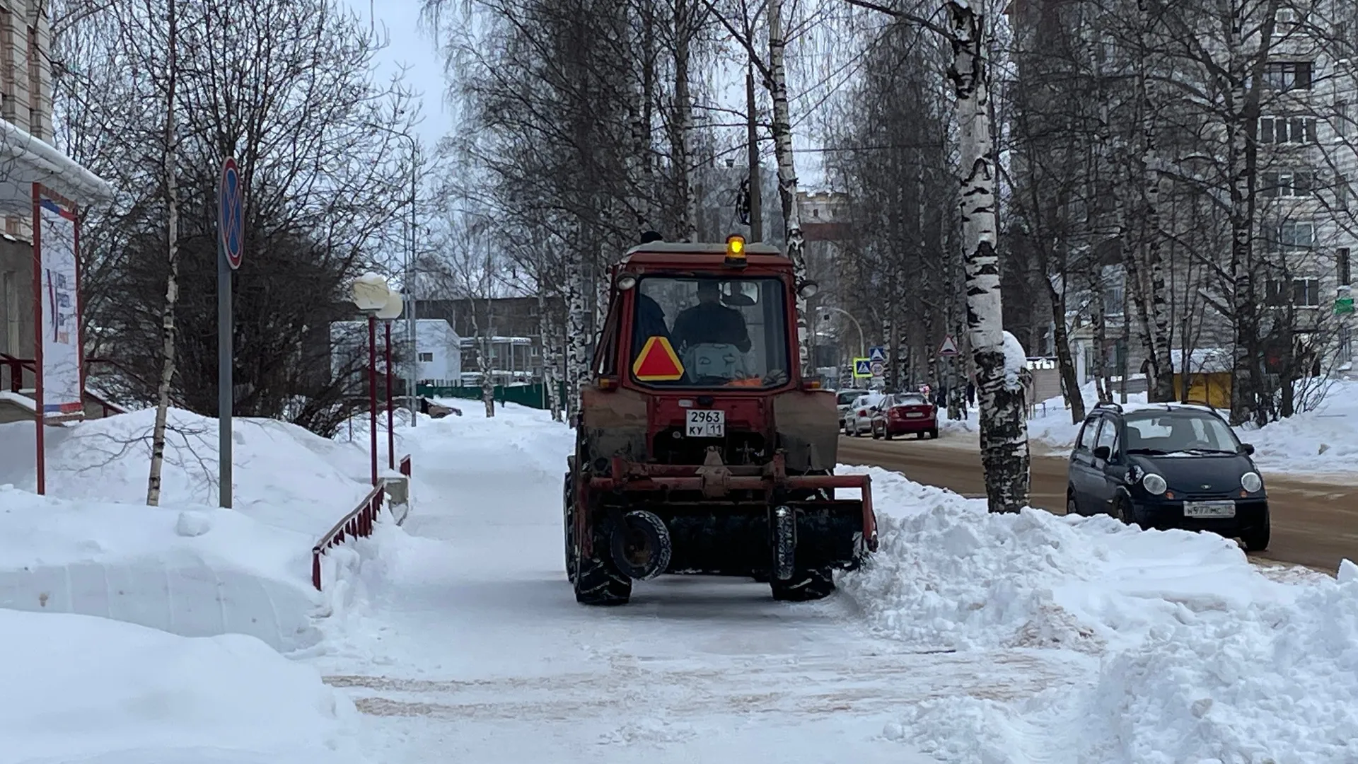 Около 400 единиц спецтехники задействованы в уборке дорог Удмуртии