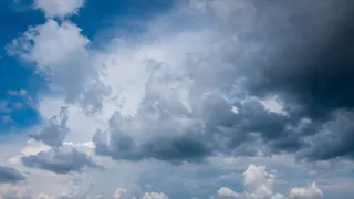 Загадочный гул в небе напугал жителей Пензы