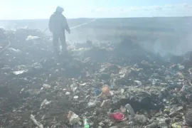 Загоревшуюся свалку в Михайловском районе тушили5 пожарных машин