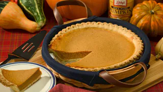 Когда лень стоять у плиты, готовлю этот чудо-пирог: тесто за 10 минут и простая начинка, а получается вкуснота нереальная