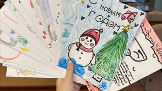 Дети Владимирской области рисуют открытки тем, кто работает в новогодние праздники