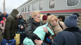 Губернатор Любимов отдаст однодневный заработок в помощь жителям Донбасса