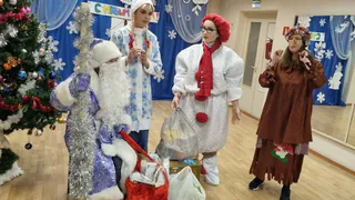 В Коми студенты устроили новогоднюю сказку юным пациентам диспансера