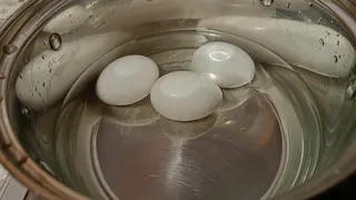 Как сварить яйца к Пасхе, чтобы легко чистились, и покрасить их не как у всех — главные советы к празднику