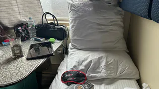 Разбудили ночью и потребовали освободить полку: всего несколько слов моментом решили проблему