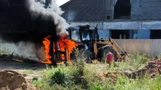 В Чувашии загорелся экскаватор