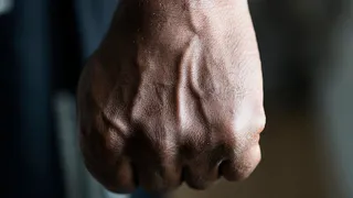 Во Владимире трое дебоширов избили прохожего