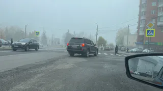 В центре Рязани водитель маршрутки устроил опасный обгон 