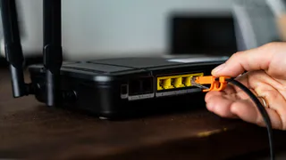 Просто нажимаю эту кнопку на роутере 1 раз в неделю: Wi-Fi летает со скоростью света