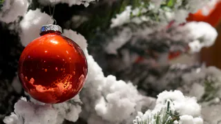 Почему отмечать Новый год дома — это финансовое преступление!