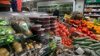 Европейцы давно его выбросили в мусор, а россияне постоянно едят: этот вкусный овощ очень быстро убьет ваши органы        