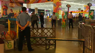 На аттракционе в ТЦ Премьер погиб молодой человек