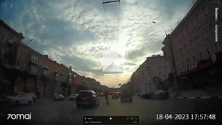 На Первомайском проспекте в Рязани засняли «невменяемого» электросамокатчика