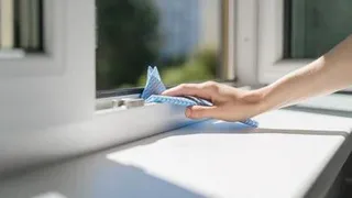 Открыт простой секрет, как вернуть пластиковому окну белизну