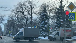 Верховный суд поставил точку: можно ли идти на обгон через сплошную линию - как действовать, если по трассе плетется трактор