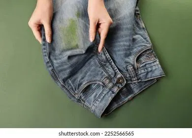 Очищаем вещи от масляной краски