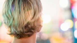 Забудьте про «Каскад» и «Пикси»: вот какая стрижка в тренде для женщин старше 50 лет в марте