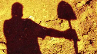 Дачная драка с применением лопаты