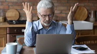 Пенсионер «проиграл» на бирже 450 тысяч рублей