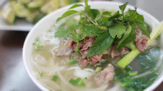 Куриный бульон будет прозрачнее слезы: это нужно добавить в кастрюлю при варке мяса —вкусный суп гарантирован