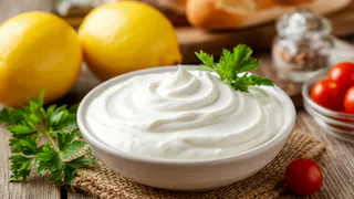 В магазине сметану больше не покупаю - легко делаю сама. Выходит дешевле, а готовится — проще некуда