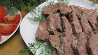 Нужно ли сливать «первую воду» при варке мяса: шеф-повар поставил точку в вопросе