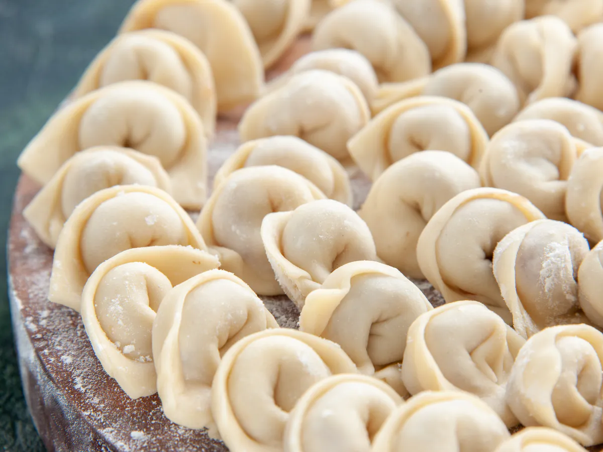 Можно смело брать. В Роскачестве сказали, какие пельмени в магазинах самые мясные