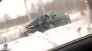 Протаранил столб: недалеко от Алеканово произошло ДТП