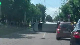 ДТП на Есенина - потерпевшая рассказала почему перевернулся фургон Рено