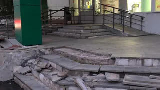 Суд обязал провести ремонт крыльца при входе в главную аптеку Коми