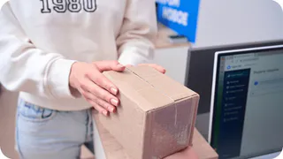 В Карачевском районе сотрудница крупного маркетплейса оставляла себе некоторые возвращенные товары