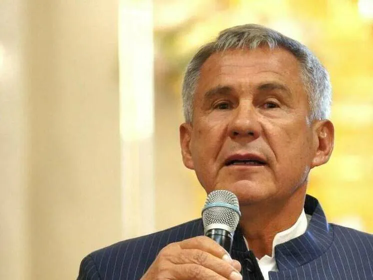 Рустам Минниханов поздравил женщин с Днём матери