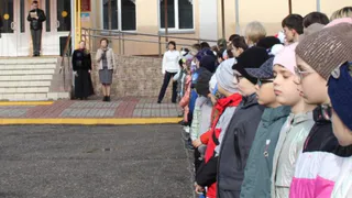 В рязанских школах ввели исполнение гимна и поднятие флага России