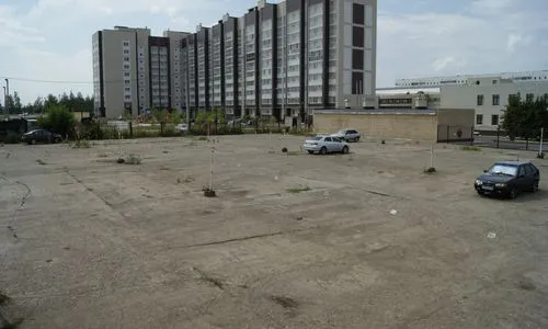 В Нижнекамске закрыли стоянку и строят очередной торговый центр